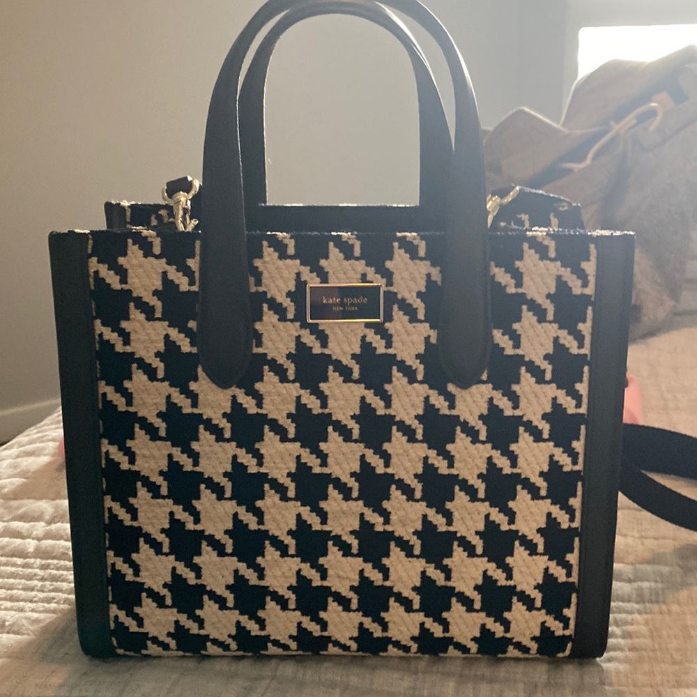 New Kate spade crossbody bag. Never used.